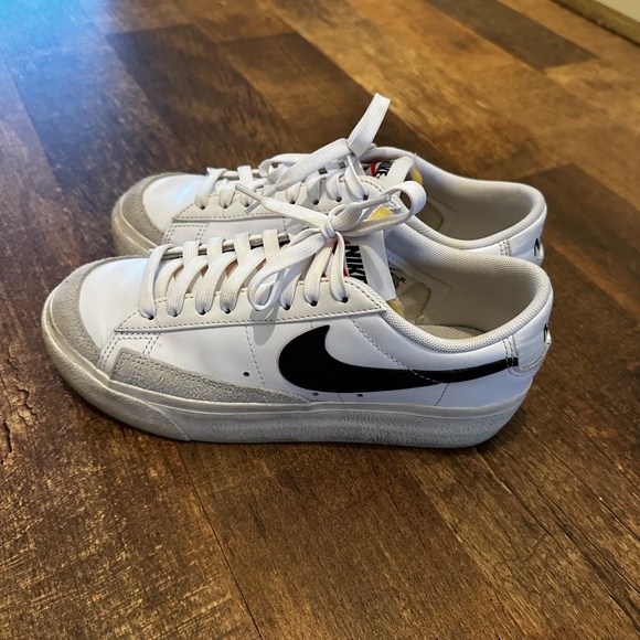 NIke Platform Sneaker - Picture 4 of 5